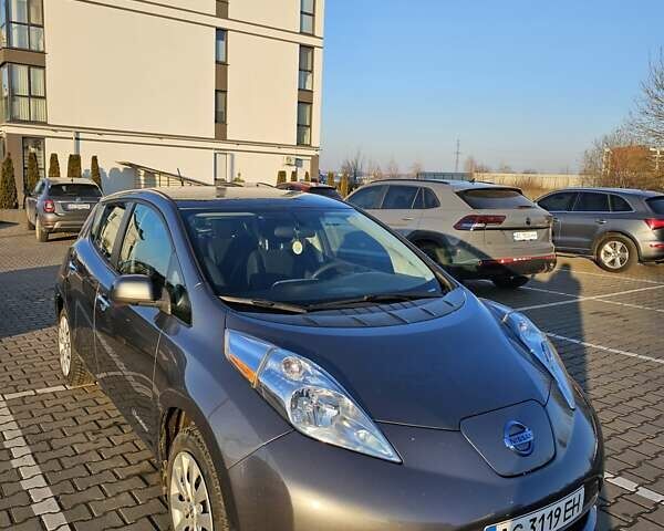 Серый Ниссан Лиф, объемом двигателя 0 л и пробегом 88 тыс. км за 7200 $, фото 4 на Automoto.ua