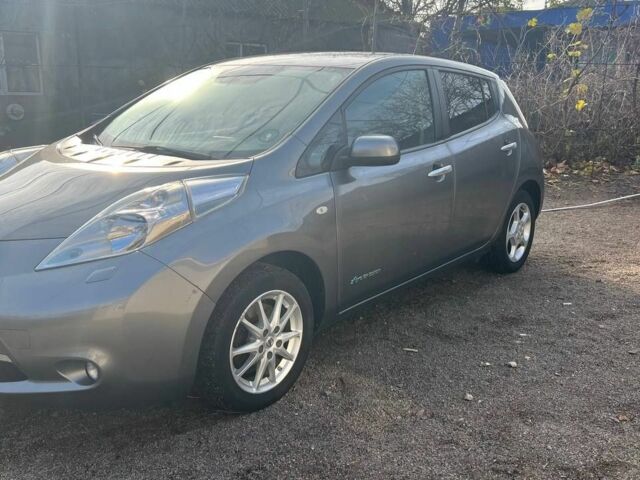 Серый Ниссан Лиф, объемом двигателя 0 л и пробегом 185 тыс. км за 6700 $, фото 4 на Automoto.ua