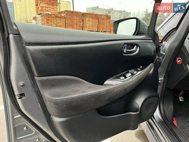Серый Ниссан Лиф, объемом двигателя 0 л и пробегом 78 тыс. км за 8700 $, фото 11 на Automoto.ua