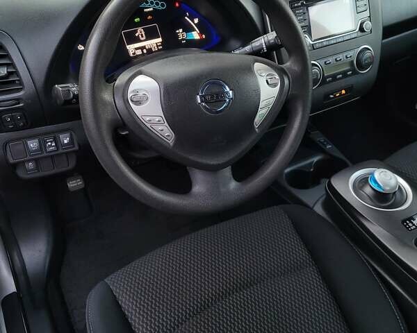 Сірий Ніссан Ліф, об'ємом двигуна 0 л та пробігом 89 тис. км за 8299 $, фото 4 на Automoto.ua
