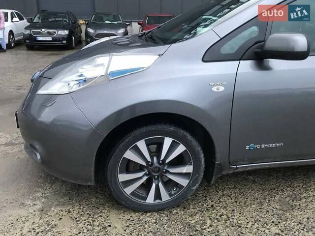 Сірий Ніссан Ліф, об'ємом двигуна 0 л та пробігом 105 тис. км за 8890 $, фото 18 на Automoto.ua