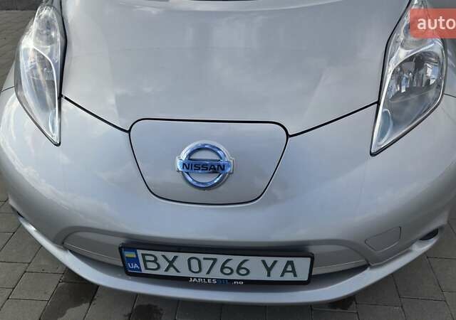 Сірий Ніссан Ліф, об'ємом двигуна 0 л та пробігом 110 тис. км за 7700 $, фото 12 на Automoto.ua