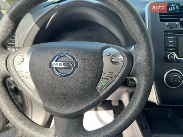 Сірий Ніссан Ліф, об'ємом двигуна 0 л та пробігом 125 тис. км за 7990 $, фото 22 на Automoto.ua