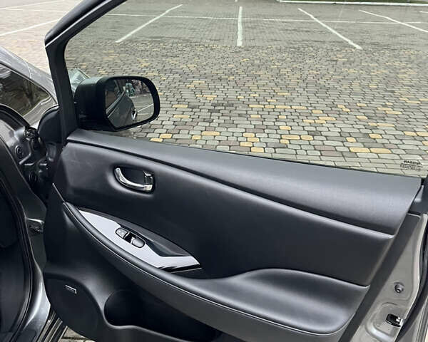 Серый Ниссан Лиф, объемом двигателя 0 л и пробегом 92 тыс. км за 8600 $, фото 54 на Automoto.ua