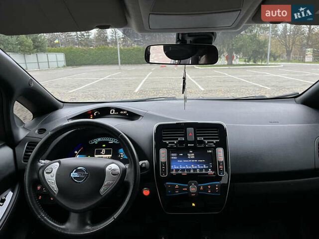 Серый Ниссан Лиф, объемом двигателя 0 л и пробегом 92 тыс. км за 8600 $, фото 58 на Automoto.ua