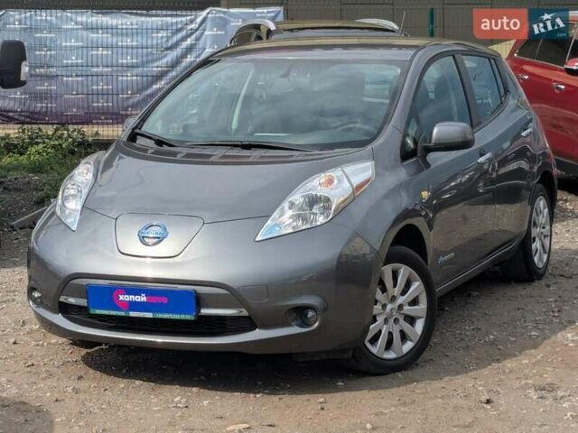 Серый Ниссан Лиф, объемом двигателя 0 л и пробегом 75 тыс. км за 8900 $, фото 16 на Automoto.ua