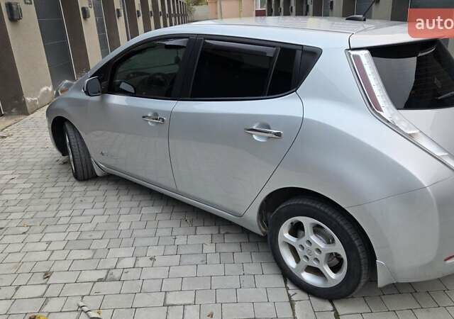 Сірий Ніссан Ліф, об'ємом двигуна 0 л та пробігом 110 тис. км за 7700 $, фото 4 на Automoto.ua