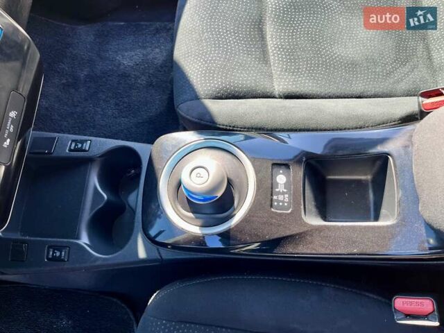 Сірий Ніссан Ліф, об'ємом двигуна 0 л та пробігом 98 тис. км за 7800 $, фото 15 на Automoto.ua