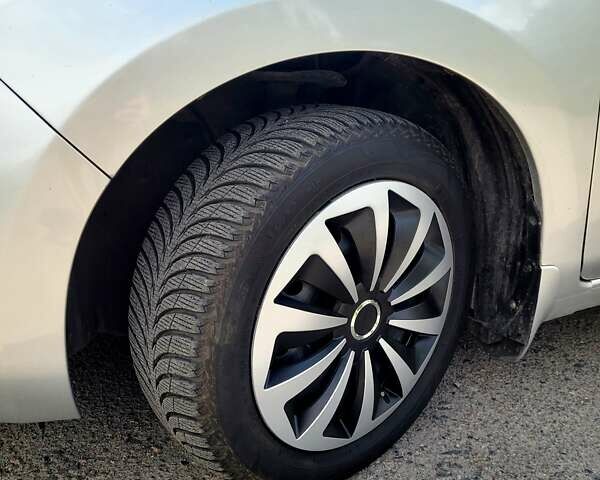 Сірий Ніссан Ліф, об'ємом двигуна 0 л та пробігом 89 тис. км за 8299 $, фото 22 на Automoto.ua