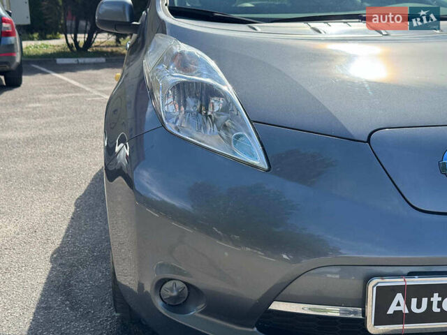 Сірий Ніссан Ліф, об'ємом двигуна 0 л та пробігом 125 тис. км за 7990 $, фото 8 на Automoto.ua