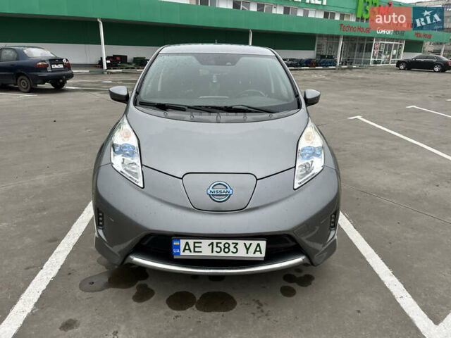 Серый Ниссан Лиф, объемом двигателя 0 л и пробегом 78 тыс. км за 8700 $, фото 4 на Automoto.ua