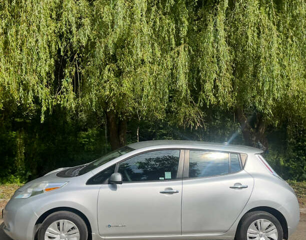 Сірий Ніссан Ліф, об'ємом двигуна 0 л та пробігом 142 тис. км за 6600 $, фото 4 на Automoto.ua