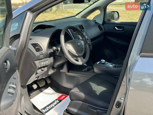 Сірий Ніссан Ліф, об'ємом двигуна 0 л та пробігом 125 тис. км за 7990 $, фото 11 на Automoto.ua