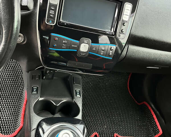 Серый Ниссан Лиф, объемом двигателя 0 л и пробегом 78 тыс. км за 8700 $, фото 15 на Automoto.ua