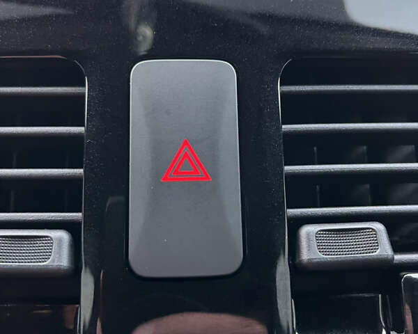 Серый Ниссан Лиф, объемом двигателя 0 л и пробегом 92 тыс. км за 8600 $, фото 71 на Automoto.ua