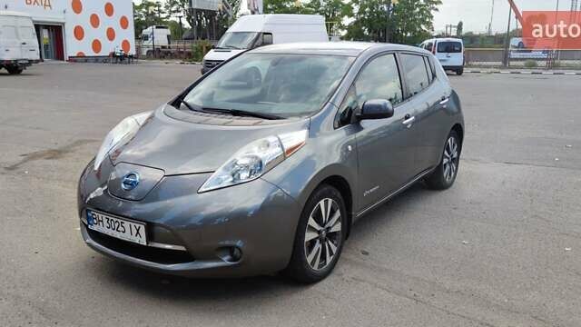 Серый Ниссан Лиф, объемом двигателя 0 л и пробегом 84 тыс. км за 9000 $, фото 2 на Automoto.ua