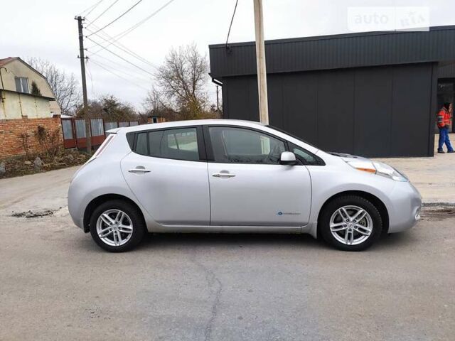 Серый Ниссан Лиф, объемом двигателя 0 л и пробегом 61 тыс. км за 8000 $, фото 5 на Automoto.ua