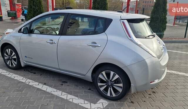 Серый Ниссан Лиф, объемом двигателя 0 л и пробегом 115 тыс. км за 7200 $, фото 6 на Automoto.ua