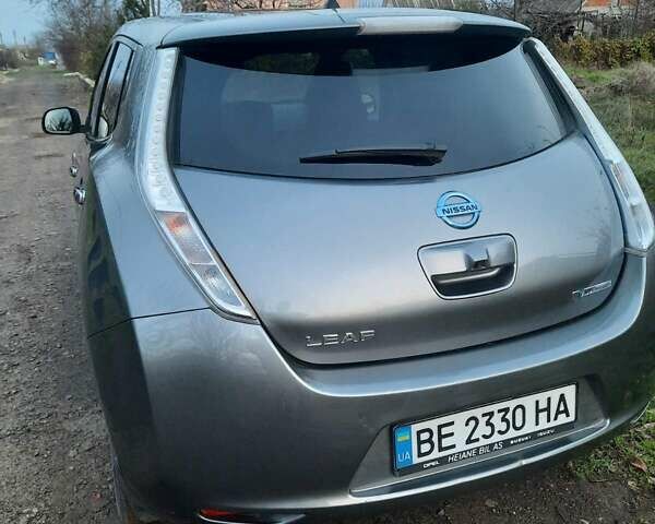 Серый Ниссан Лиф, объемом двигателя 0 л и пробегом 102 тыс. км за 9850 $, фото 2 на Automoto.ua