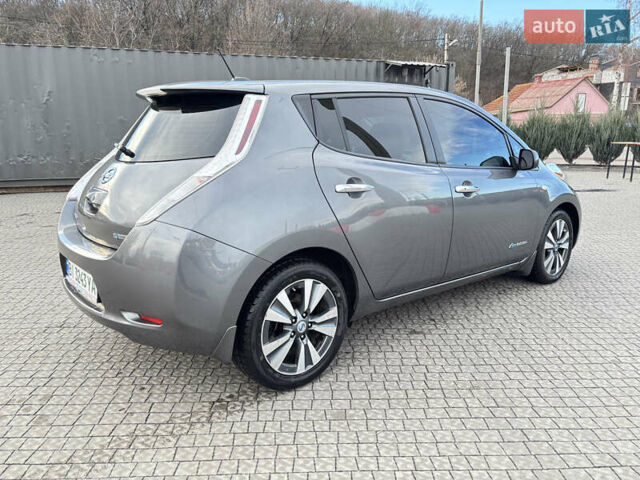 Серый Ниссан Лиф, объемом двигателя 0 л и пробегом 65 тыс. км за 9000 $, фото 5 на Automoto.ua