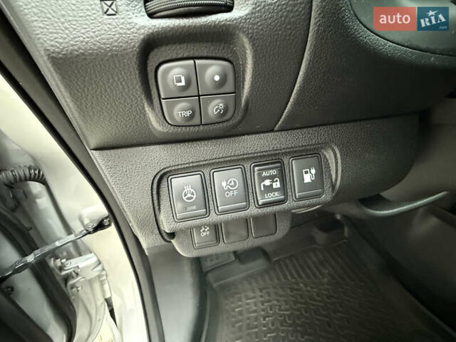 Серый Ниссан Лиф, объемом двигателя 0 л и пробегом 63 тыс. км за 7200 $, фото 32 на Automoto.ua