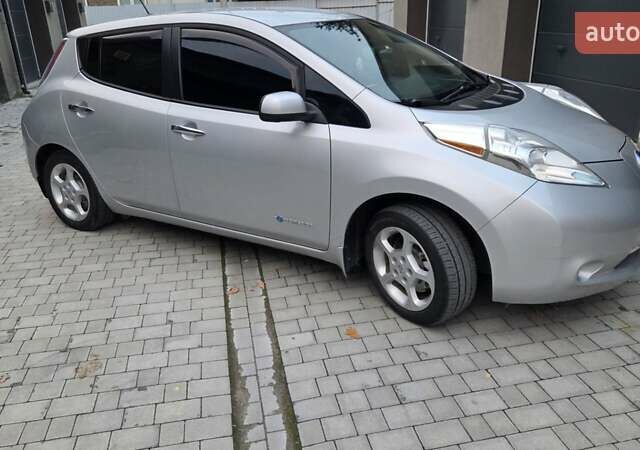 Сірий Ніссан Ліф, об'ємом двигуна 0 л та пробігом 110 тис. км за 7700 $, фото 15 на Automoto.ua