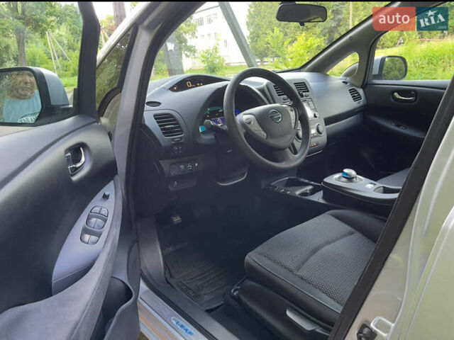 Сірий Ніссан Ліф, об'ємом двигуна 0 л та пробігом 142 тис. км за 6600 $, фото 6 на Automoto.ua