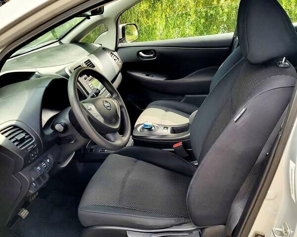 Сірий Ніссан Ліф, об'ємом двигуна 0 л та пробігом 89 тис. км за 8299 $, фото 1 на Automoto.ua