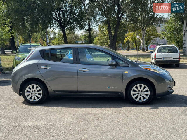 Сірий Ніссан Ліф, об'ємом двигуна 0 л та пробігом 125 тис. км за 7990 $, фото 5 на Automoto.ua