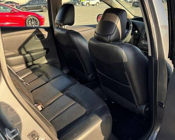 Серый Ниссан Лиф, объемом двигателя 0 л и пробегом 160 тыс. км за 6500 $, фото 5 на Automoto.ua