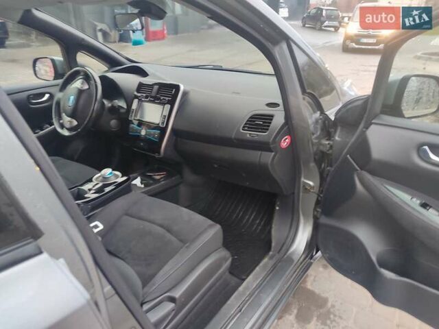 Сірий Ніссан Ліф, об'ємом двигуна 0 л та пробігом 220 тис. км за 5600 $, фото 6 на Automoto.ua