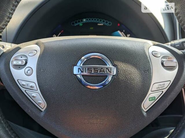 Серый Ниссан Лиф, объемом двигателя 0 л и пробегом 96 тыс. км за 8300 $, фото 57 на Automoto.ua