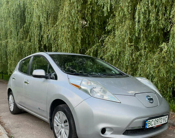 Сірий Ніссан Ліф, об'ємом двигуна 0 л та пробігом 142 тис. км за 6600 $, фото 1 на Automoto.ua