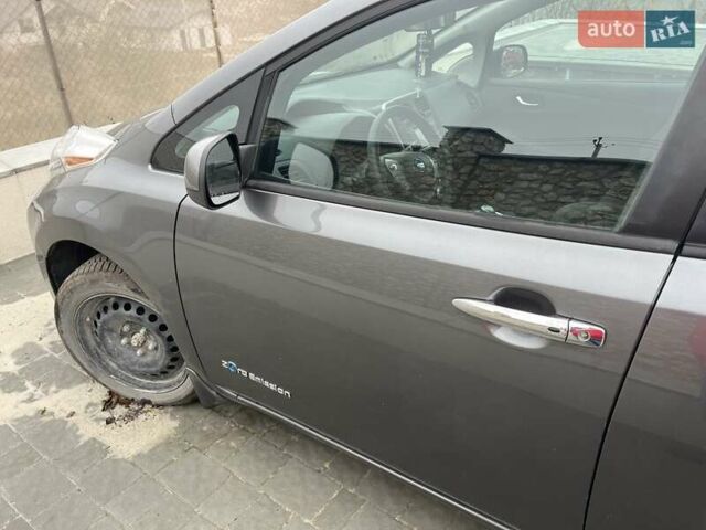 Серый Ниссан Лиф, объемом двигателя 0 л и пробегом 115 тыс. км за 6500 $, фото 6 на Automoto.ua