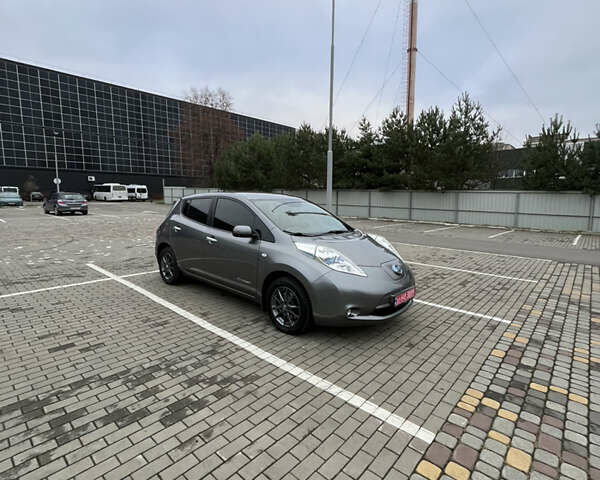 Серый Ниссан Лиф, объемом двигателя 0 л и пробегом 92 тыс. км за 8600 $, фото 17 на Automoto.ua