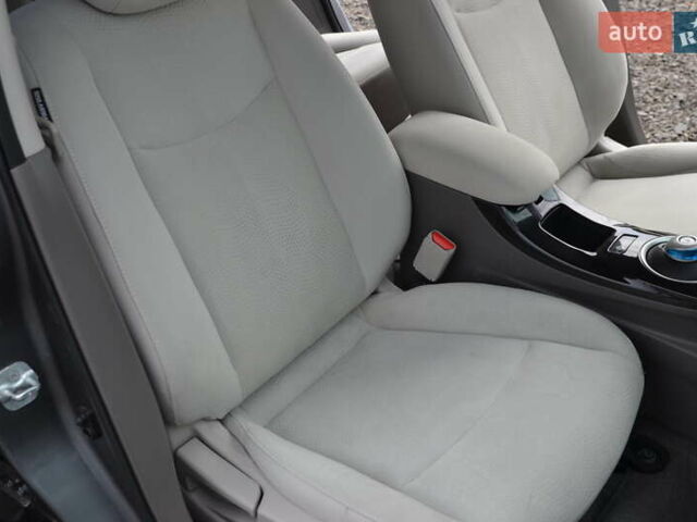 Серый Ниссан Лиф, объемом двигателя 0 л и пробегом 56 тыс. км за 8000 $, фото 22 на Automoto.ua