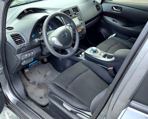 Серый Ниссан Лиф, объемом двигателя 0 л и пробегом 144 тыс. км за 7500 $, фото 7 на Automoto.ua