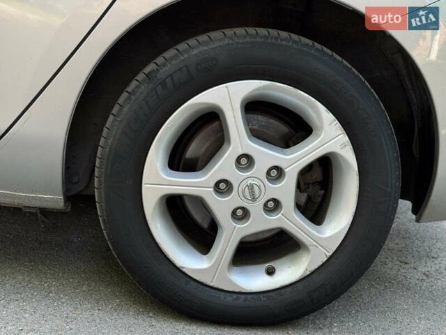 Серый Ниссан Лиф, объемом двигателя 0 л и пробегом 131 тыс. км за 9600 $, фото 10 на Automoto.ua