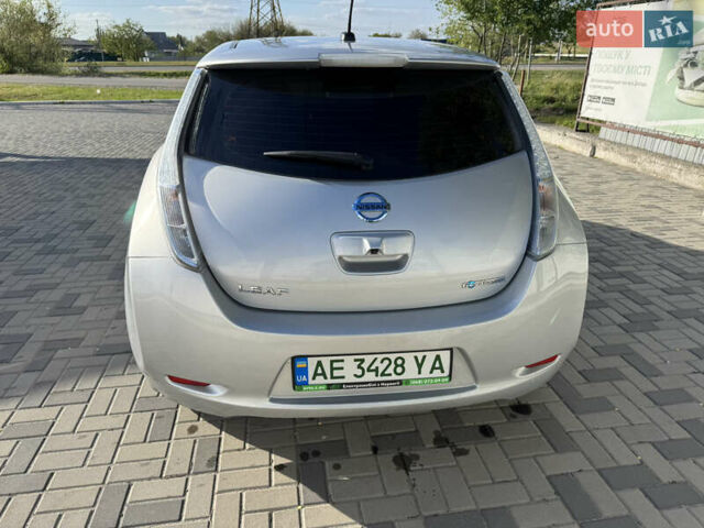 Серый Ниссан Лиф, объемом двигателя 0 л и пробегом 62 тыс. км за 8600 $, фото 6 на Automoto.ua