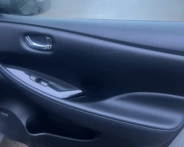 Серый Ниссан Лиф, объемом двигателя 0 л и пробегом 82 тыс. км за 7199 $, фото 29 на Automoto.ua