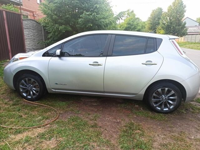 Серый Ниссан Лиф, объемом двигателя 0 л и пробегом 100 тыс. км за 7700 $, фото 4 на Automoto.ua