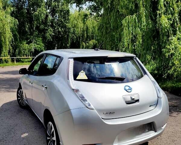 Сірий Ніссан Ліф, об'ємом двигуна 0 л та пробігом 89 тис. км за 8299 $, фото 18 на Automoto.ua