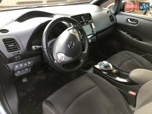 Серый Ниссан Лиф, объемом двигателя 0 л и пробегом 140 тыс. км за 7900 $, фото 12 на Automoto.ua