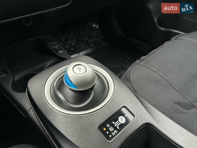 Серый Ниссан Лиф, объемом двигателя 0 л и пробегом 140 тыс. км за 5999 $, фото 9 на Automoto.ua