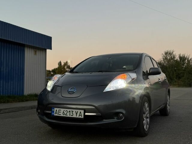 Серый Ниссан Лиф, объемом двигателя 0 л и пробегом 106 тыс. км за 7100 $, фото 1 на Automoto.ua