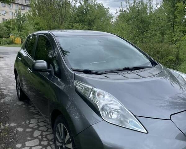 Сірий Ніссан Ліф, об'ємом двигуна 0 л та пробігом 52 тис. км за 7500 $, фото 1 на Automoto.ua