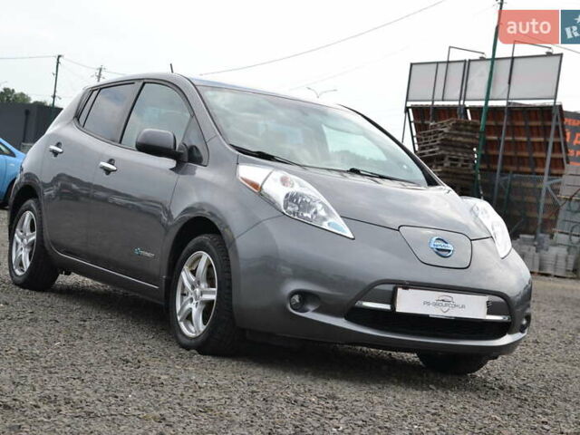 Серый Ниссан Лиф, объемом двигателя 0 л и пробегом 56 тыс. км за 8000 $, фото 4 на Automoto.ua