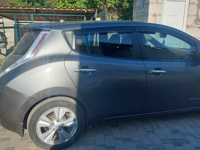 Сірий Ніссан Ліф, об'ємом двигуна 0 л та пробігом 95 тис. км за 8000 $, фото 2 на Automoto.ua