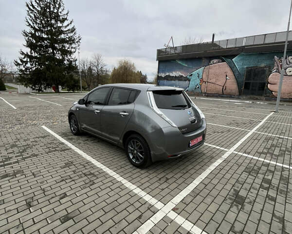 Серый Ниссан Лиф, объемом двигателя 0 л и пробегом 92 тыс. км за 8600 $, фото 20 на Automoto.ua