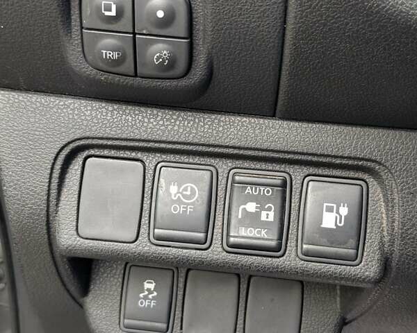 Серый Ниссан Лиф, объемом двигателя 0 л и пробегом 75 тыс. км за 8900 $, фото 24 на Automoto.ua